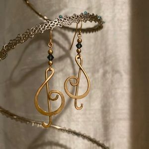 🎶Treble Clef gold earrings with Swarovski crystal